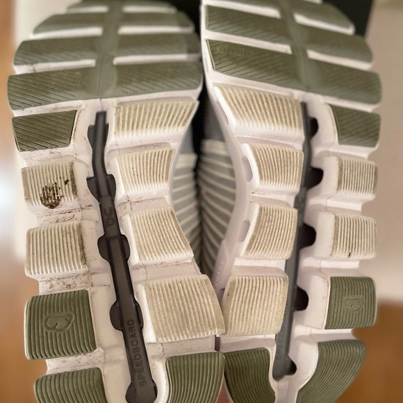 On Cloudswift, Glacier|White, Size 8.5 - Picture 6 of 8